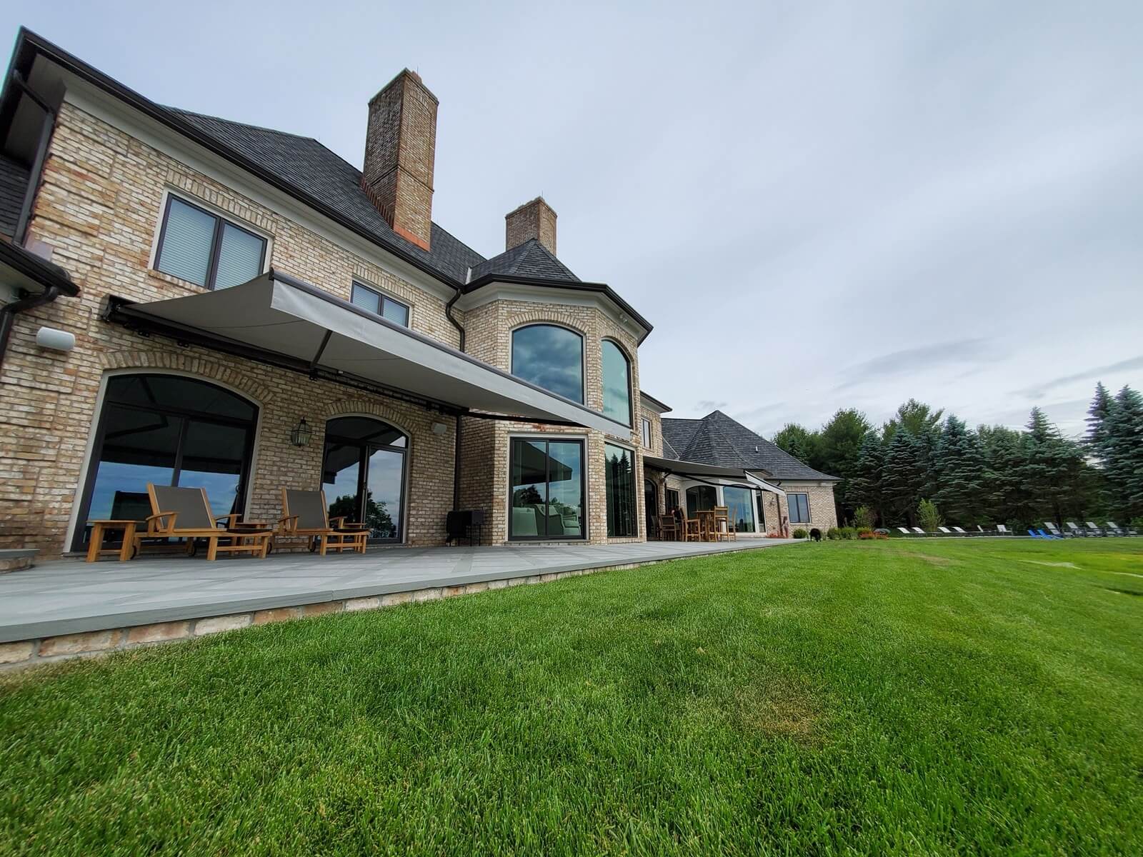 NuImage G250 Retractable Awning — Breslow Design & Build