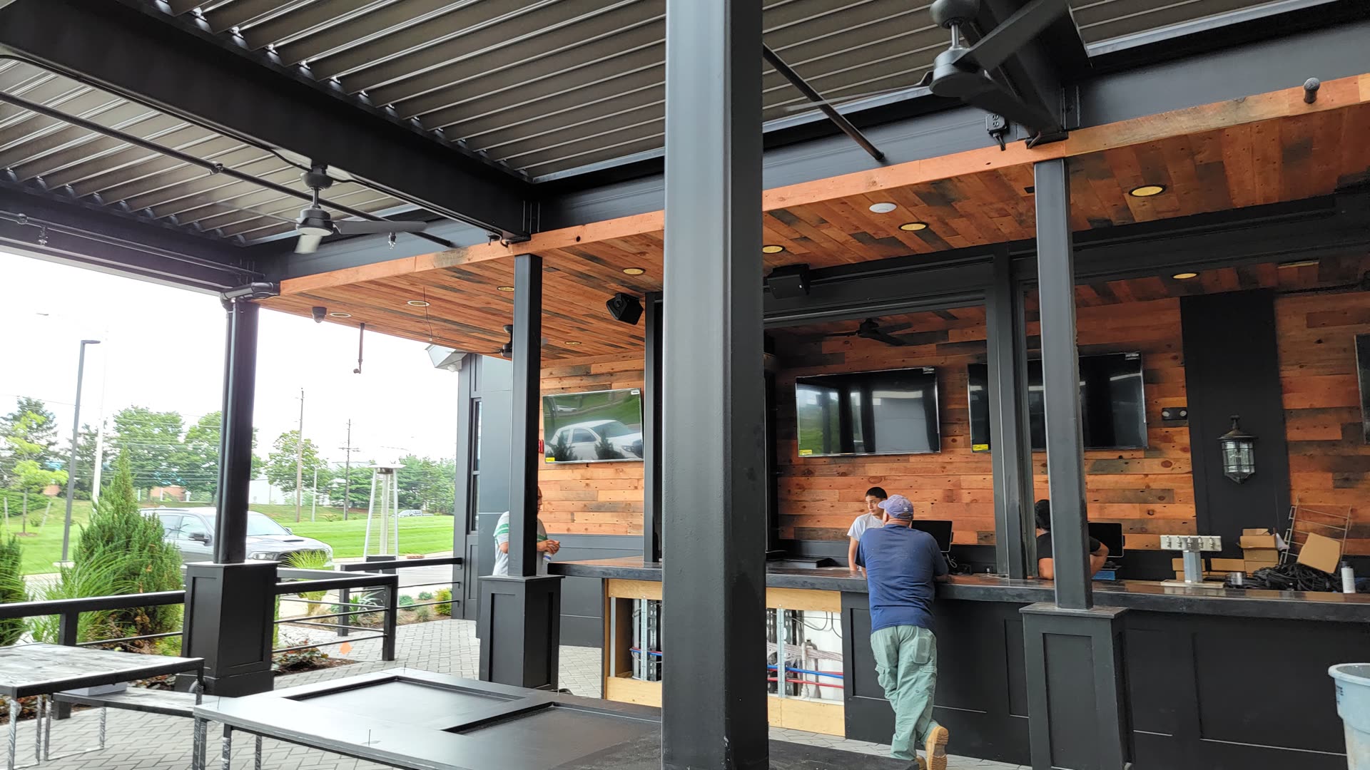 Tommy's Tavern + Tap Bridgewater — louvered roof evening view