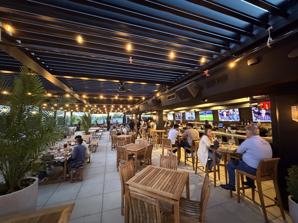 Tommy's Tavern & Tap Edison — Breslow louvered roof restaurant installation, NJ