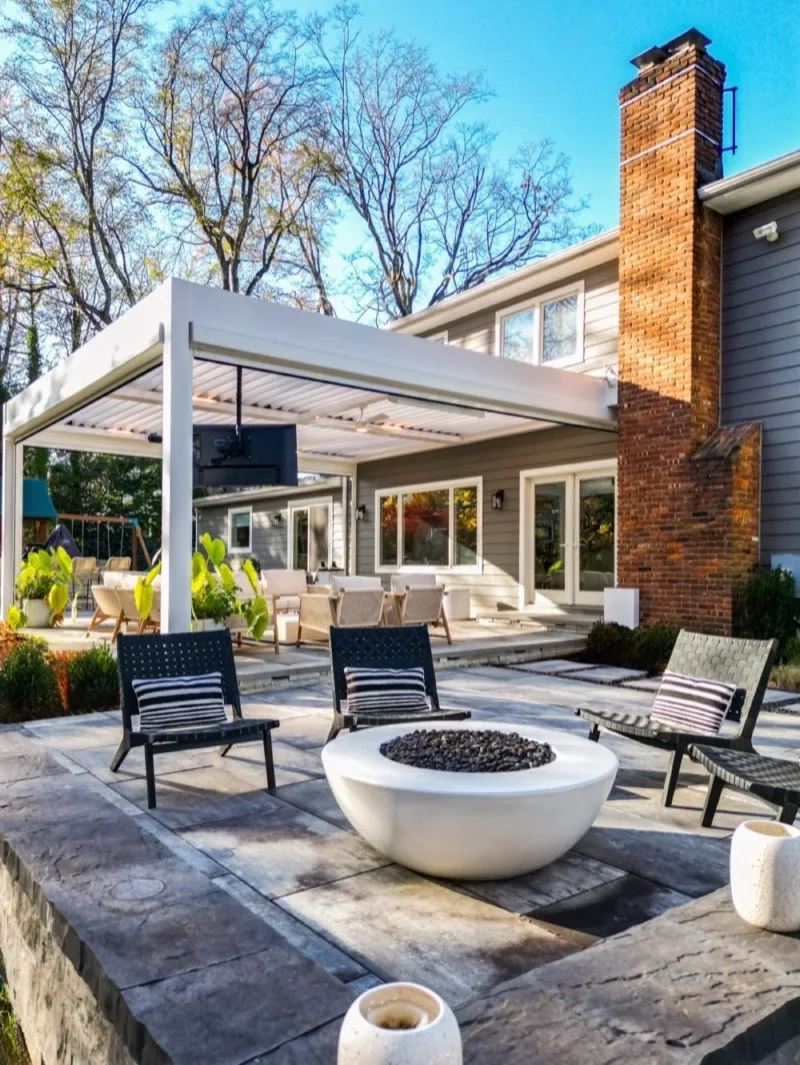 Transitional custom pergola detail