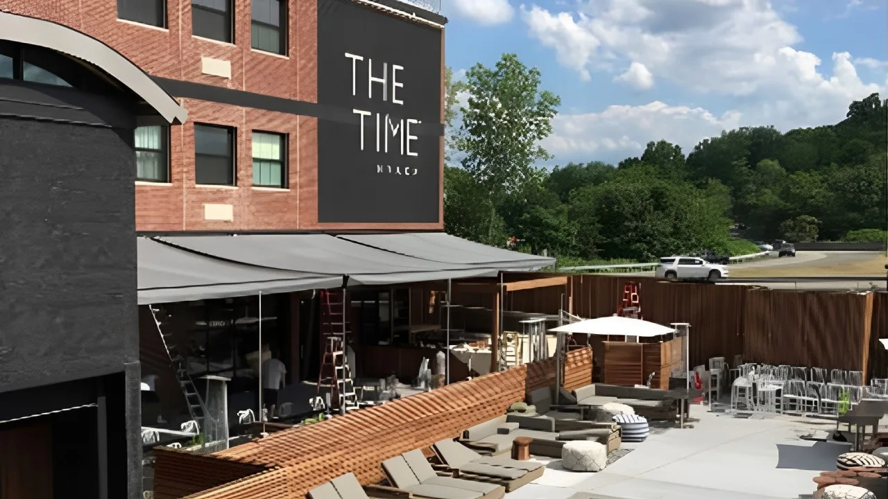 High-quality home improvement products and solutions from Breslow, including awnings, motorized screens, and shading systems.