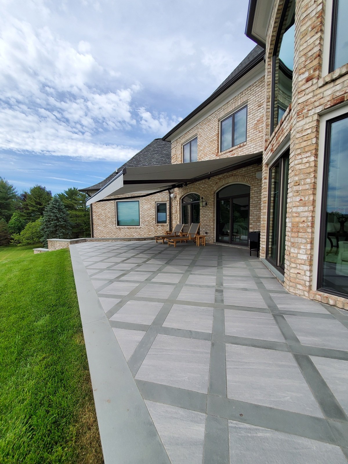 Madera Giant Large Projection Awning5